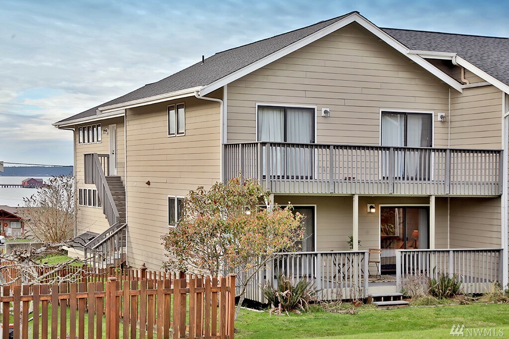 Property Photo:  905 NE Leach St  WA 98239 