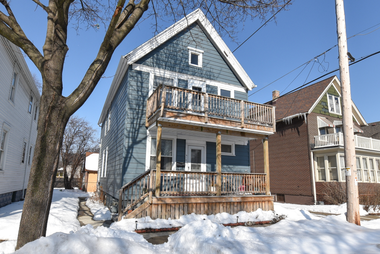 Property Photo:  816 E Homer St  WI 53207 