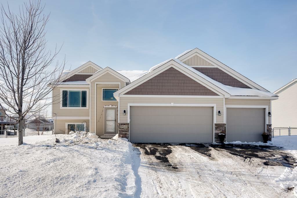 Property Photo:  19035 Meadow Lane  MN 55309 