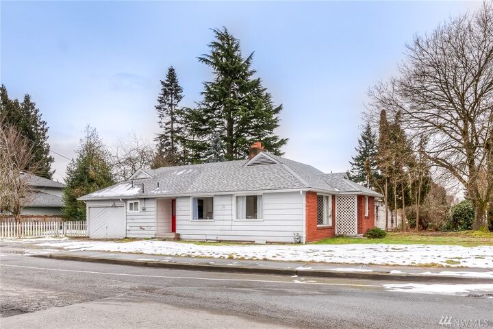 Property Photo: 918 Beach Ave WA 98270