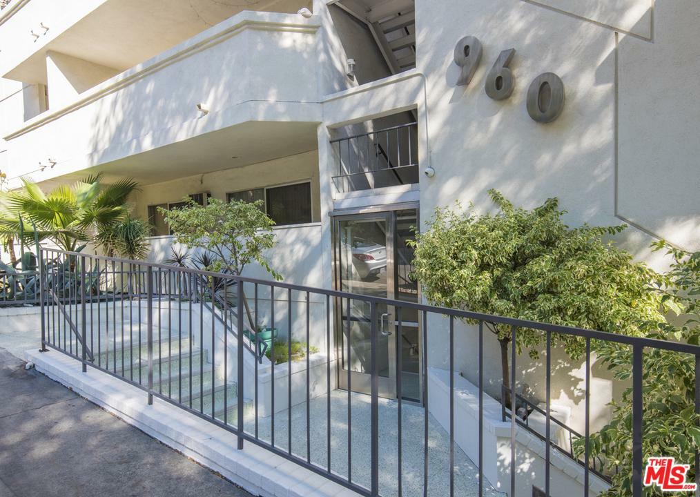 Property Photo: 960 Larrabee St 105 CA 90069