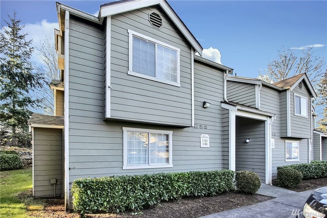 Property Photo: 1805 S 284th Lane F-101 WA 98003