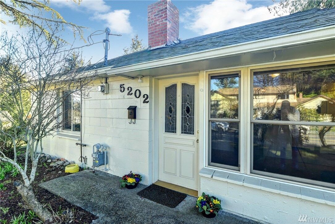 Property Photo:  5202  234th Street SW  WA 98043 