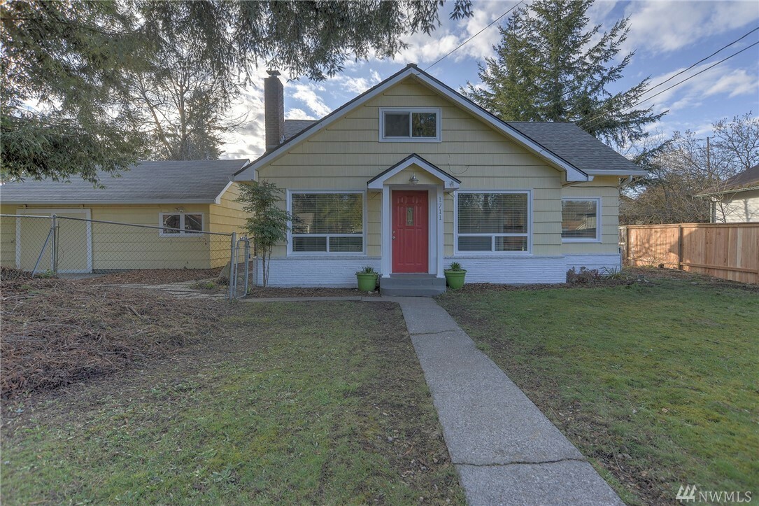 Property Photo:  1711 Bethel St NE  WA 98506 