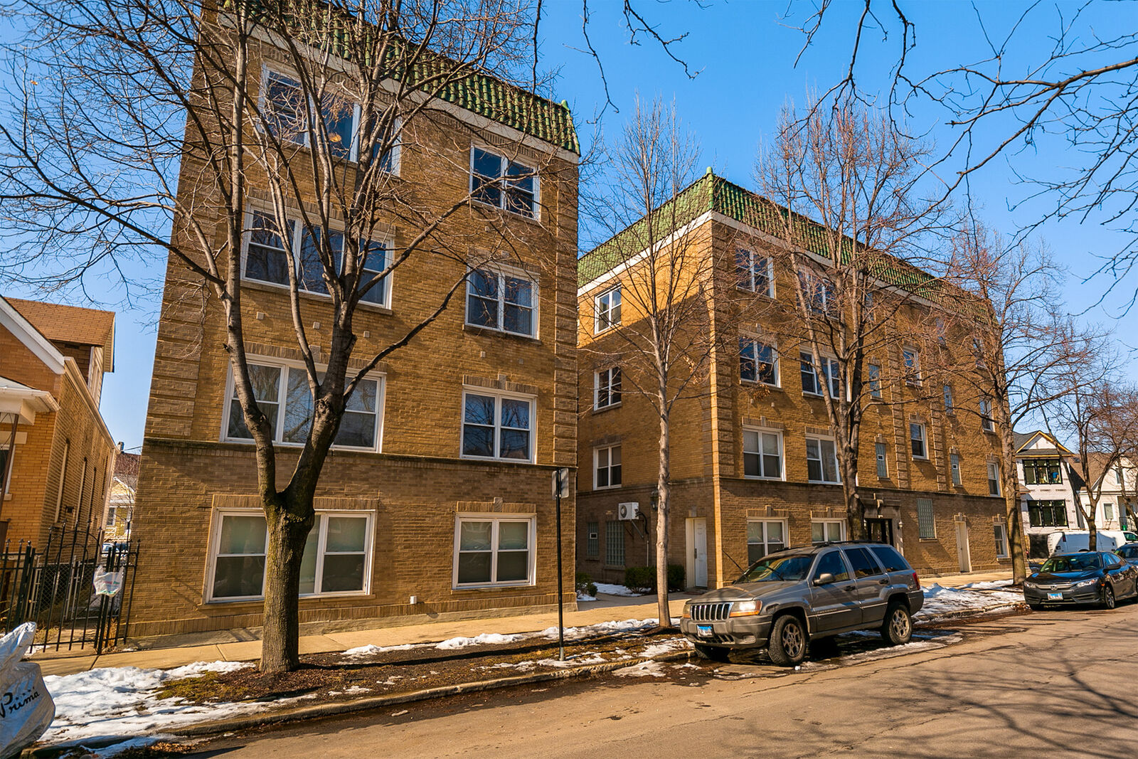 Property Photo: 2850 N Christiana Avenue 2S IL 60618