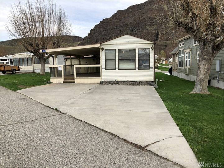 Property Photo: 8818 Crescent Bar Road NW 66 WA 98848