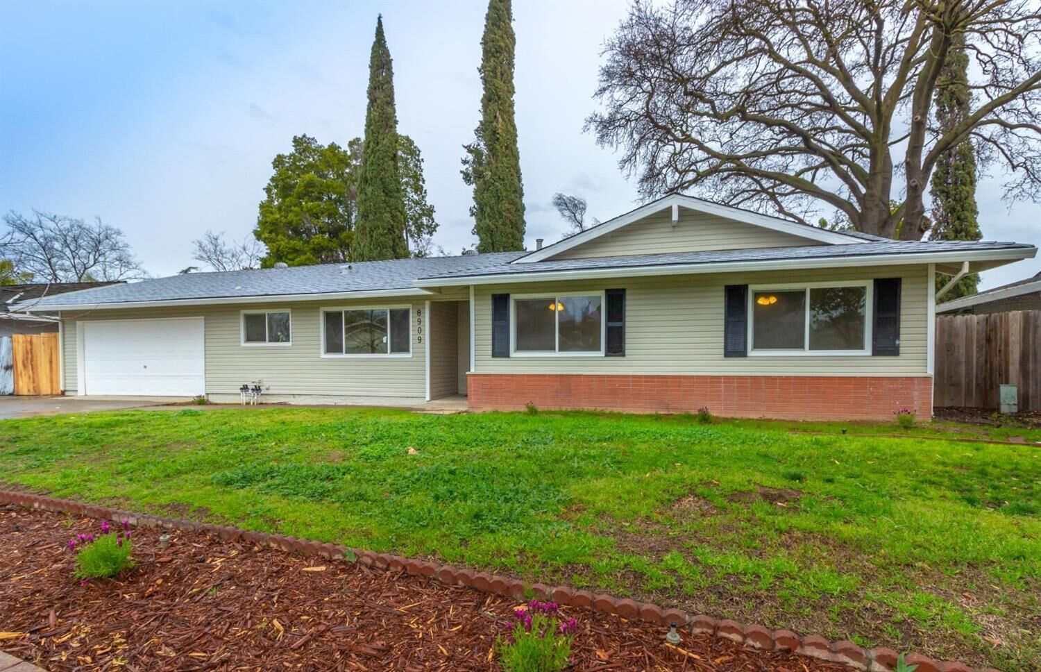 Property Photo: 8909 Plaza Park Drive CA 95624