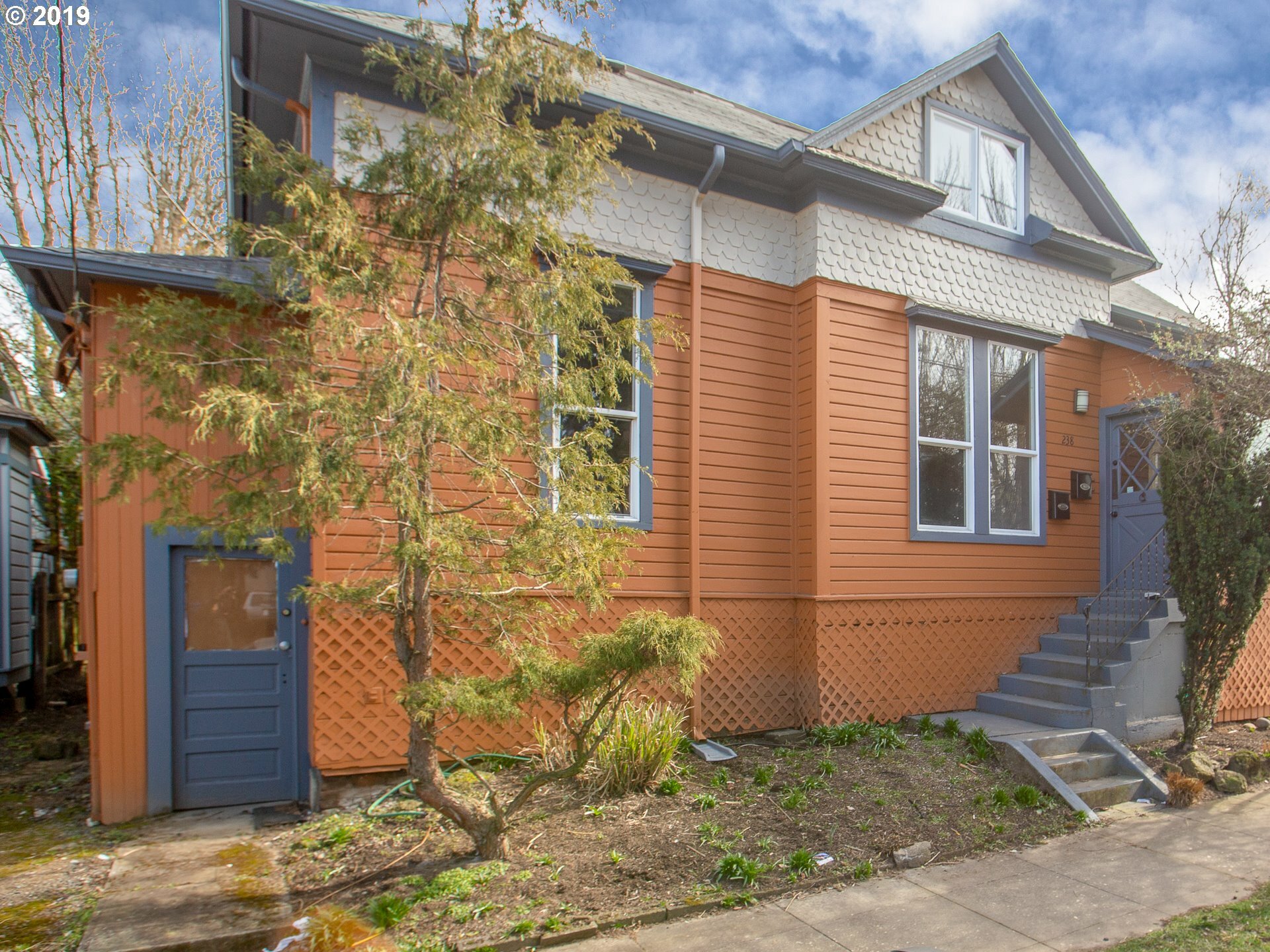 Property Photo:  238 SE 26th Ave  OR 97214 