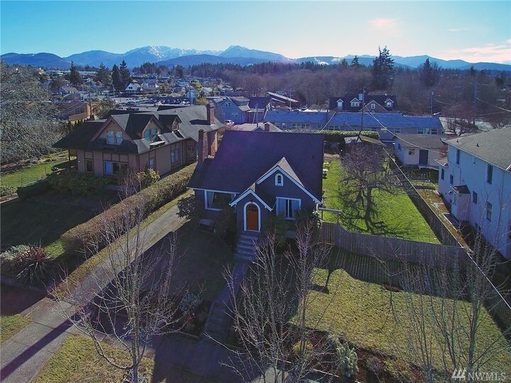 Property Photo: 812 E 7th St WA 98362