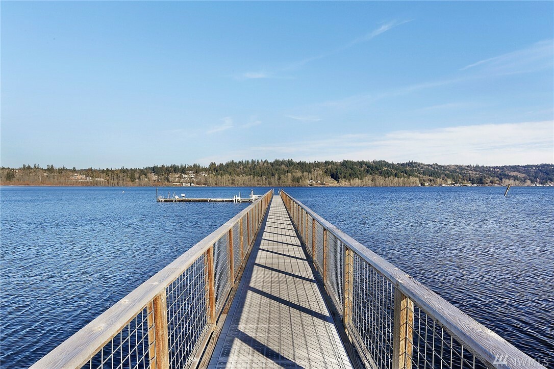 Property Photo: 17124 NE 46th Ct WA 98052