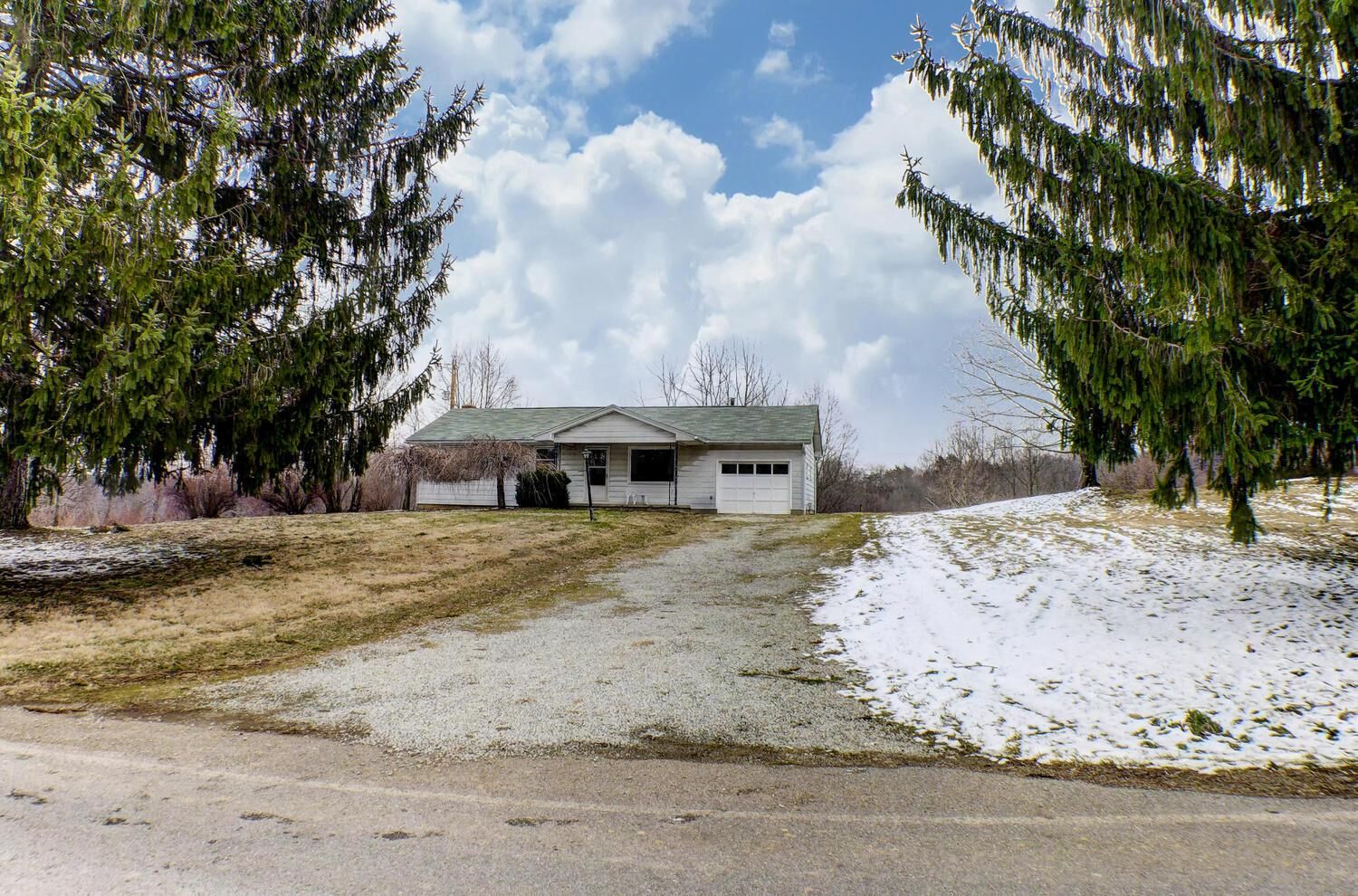 Property Photo: 28240 Logan Hornsmill Road OH 43155