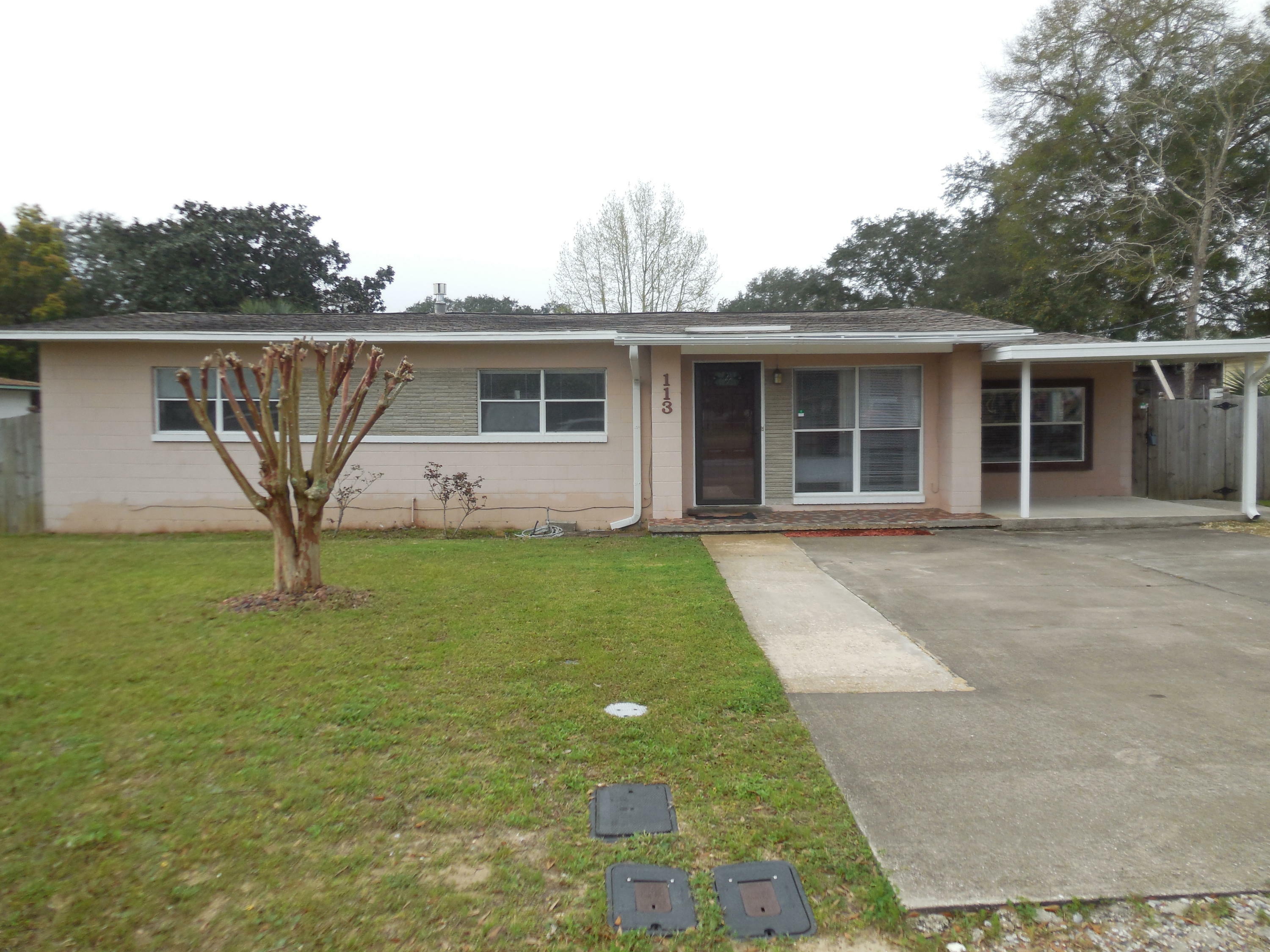 Property Photo:  113 Park Avenue  FL 32578 