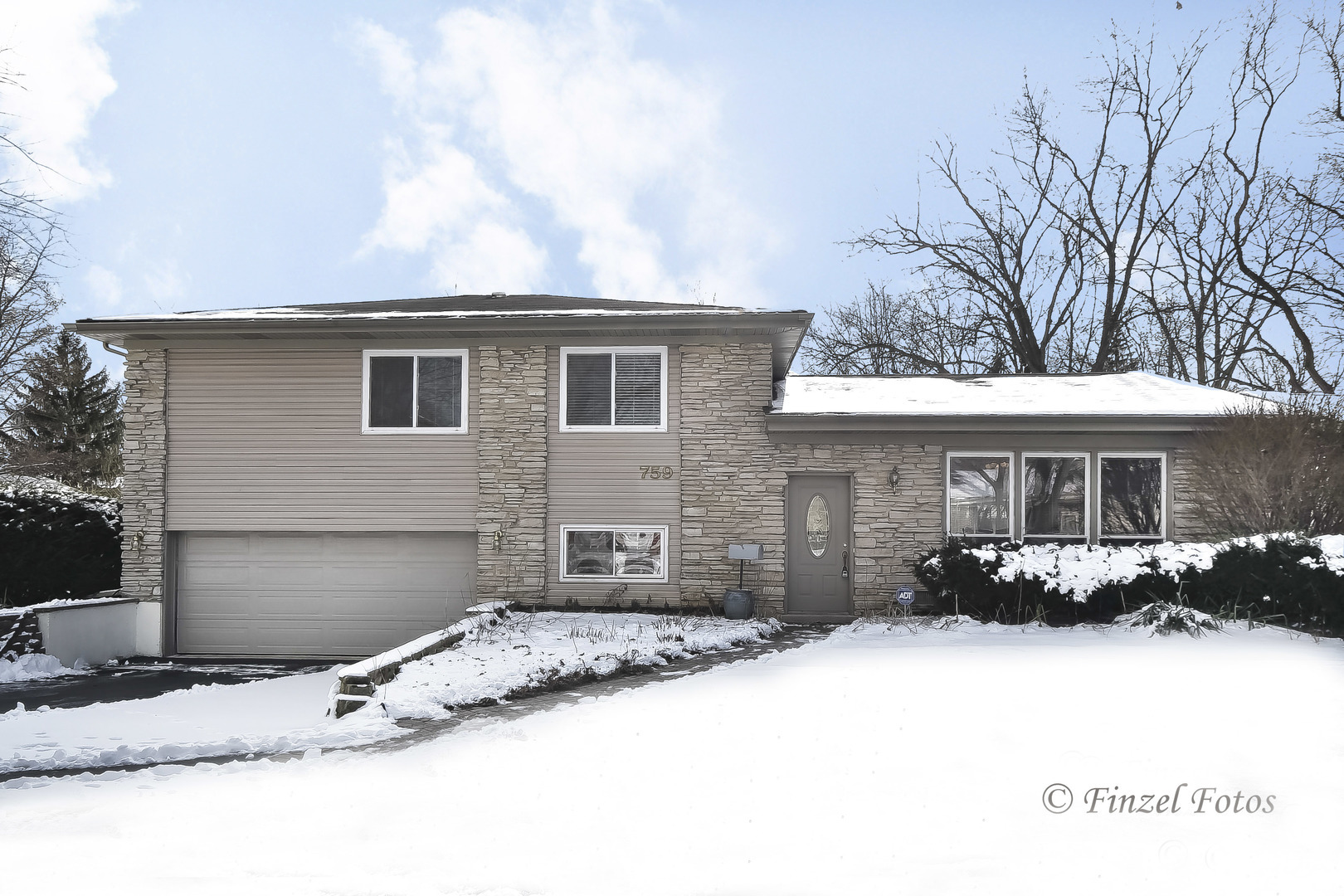 Property Photo:  759 East Stark Drive  IL 60074 