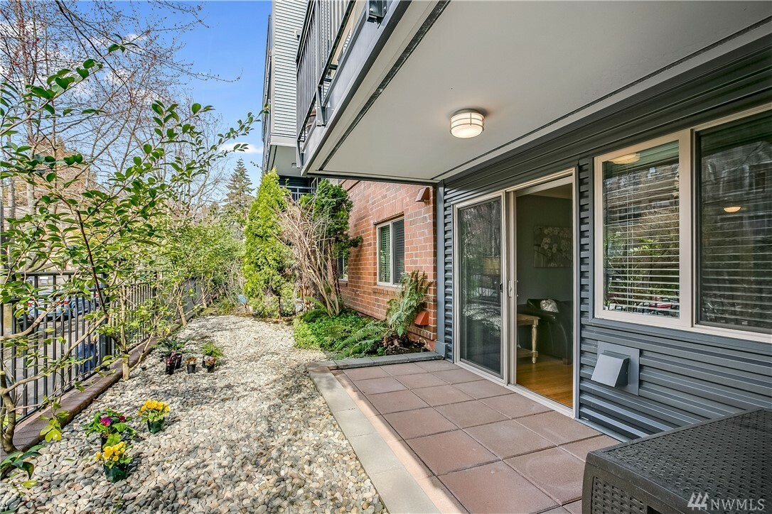 Property Photo:  275 W Roy St 115  WA 98119 