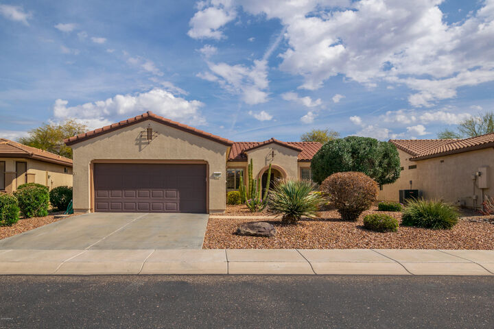 Property Photo:  18461 N Summerbreeze Way  AZ 85374 