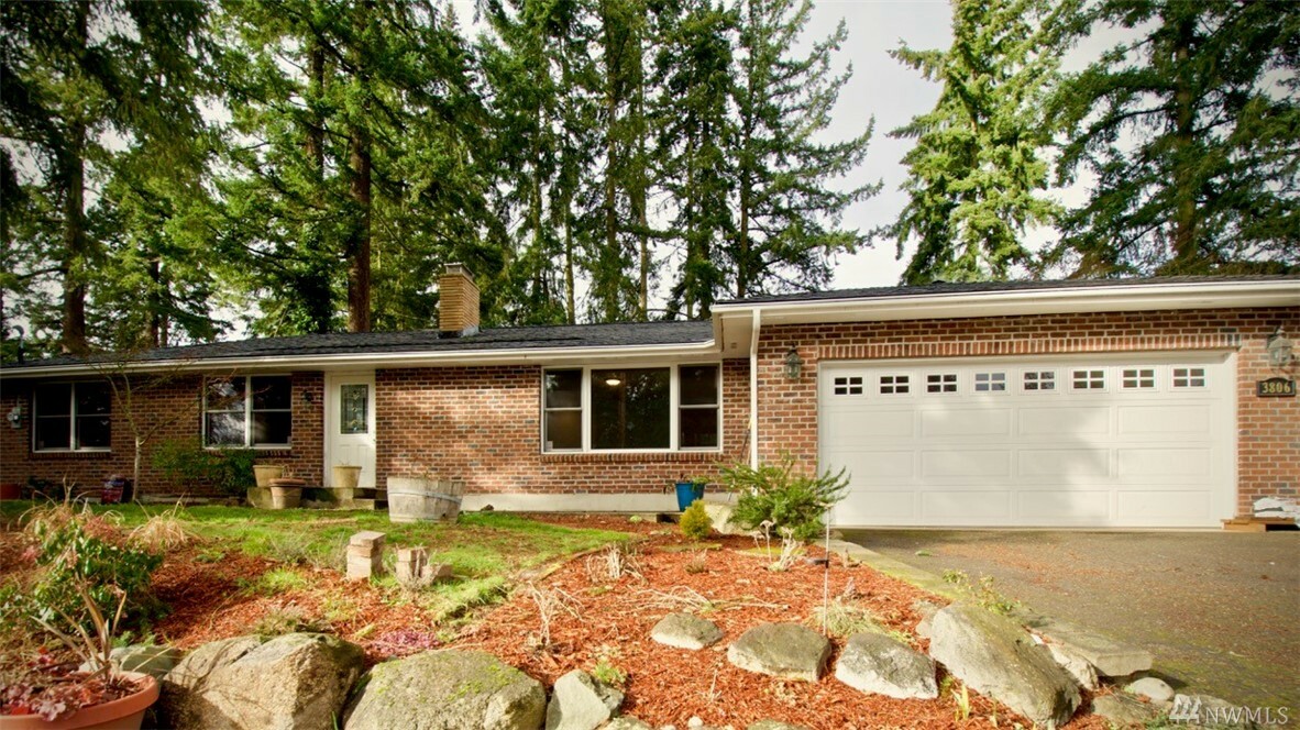 Property Photo:  3806 S 272nd St  WA 98032 