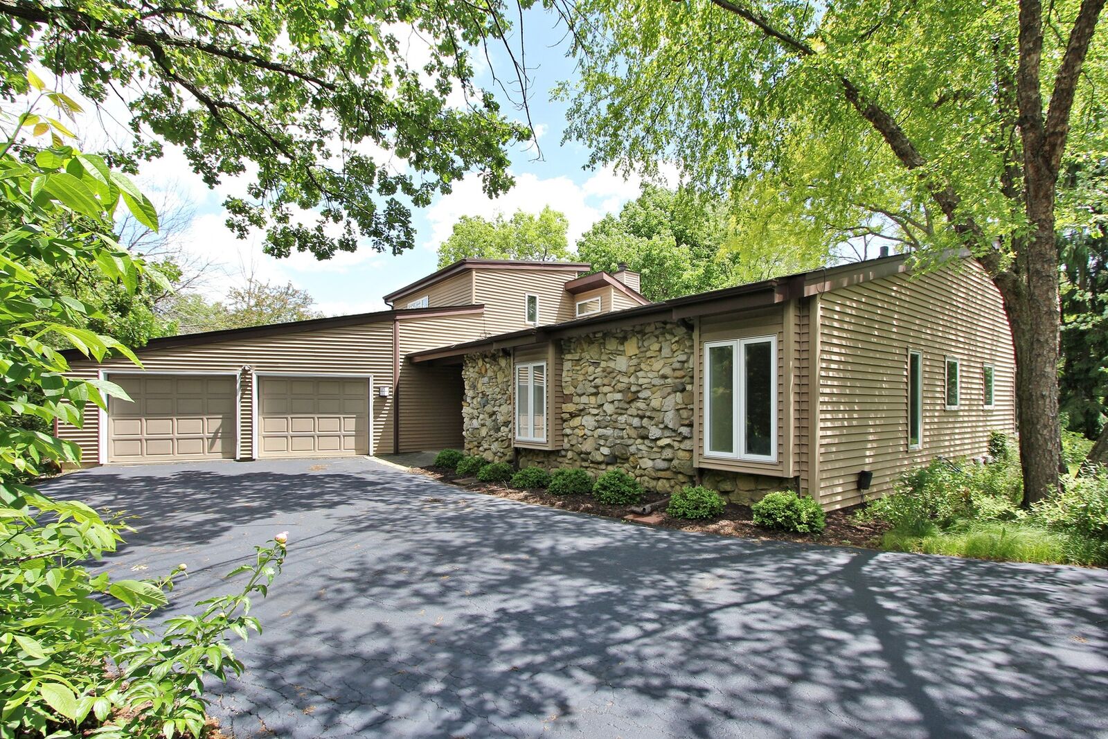 Property Photo:  27241 North Elmwood Avenue  IL 60045 