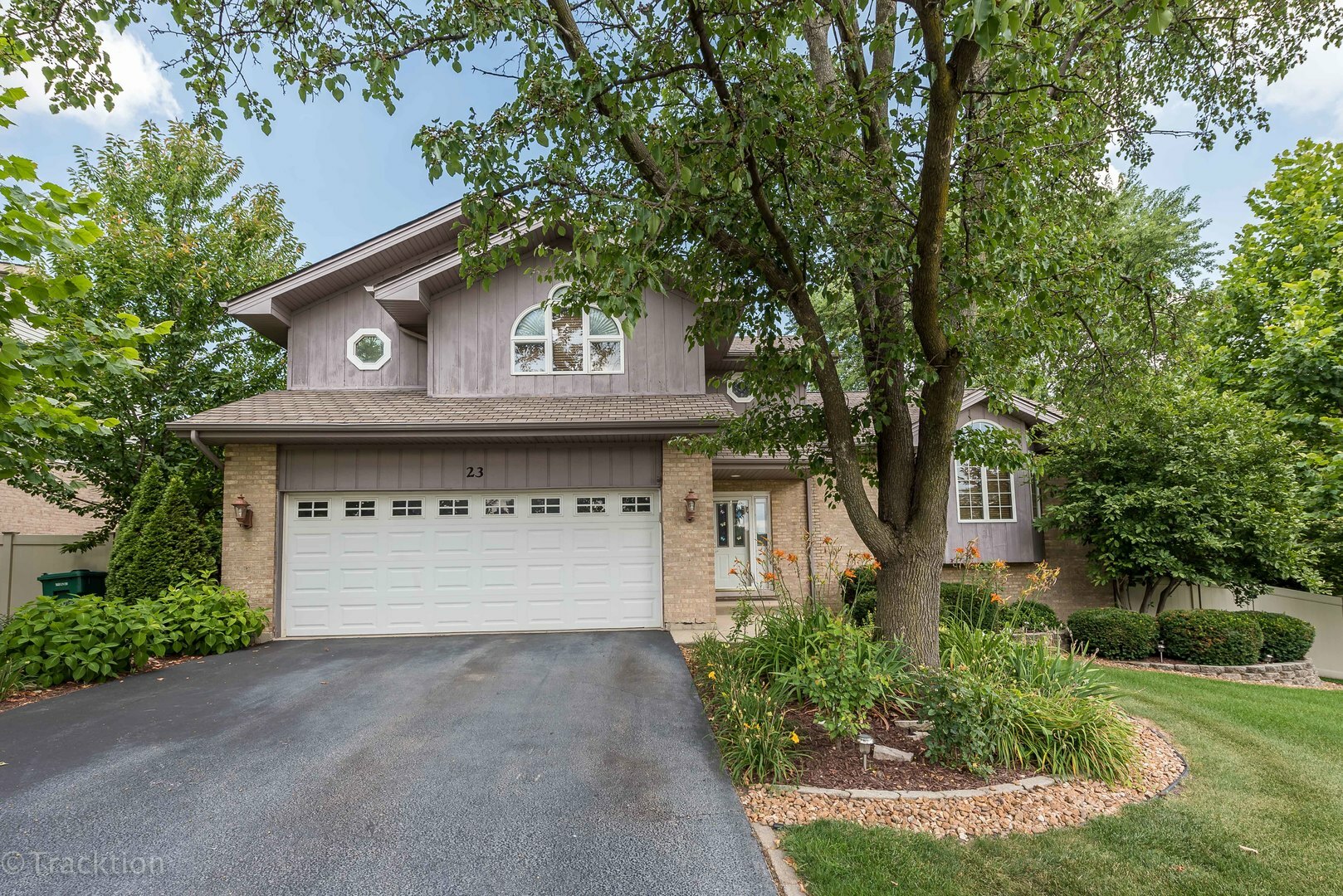 Property Photo: 23 West Roberta Street IL 60439