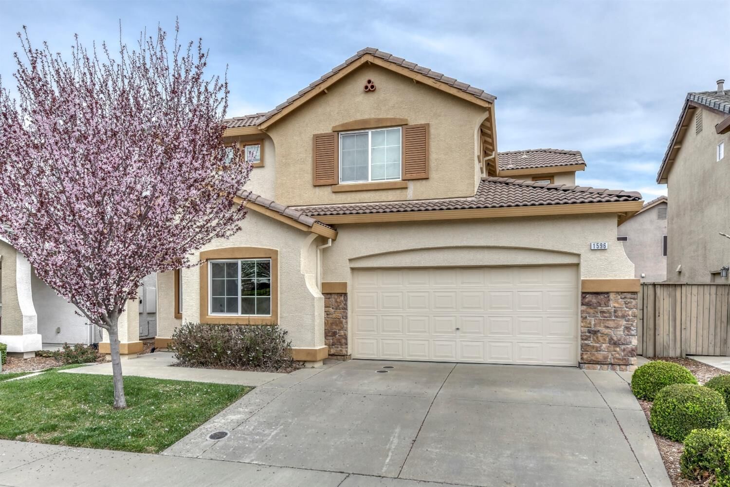 Property Photo: 1596 Blue Beaver Way CA 95747