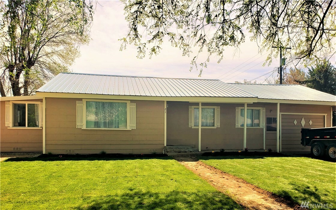 Property Photo: 21 SE 8th Ave WA 98851