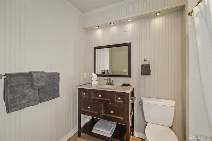 Property Photo:  1310 N Lucas Pl 404  WA 98103 