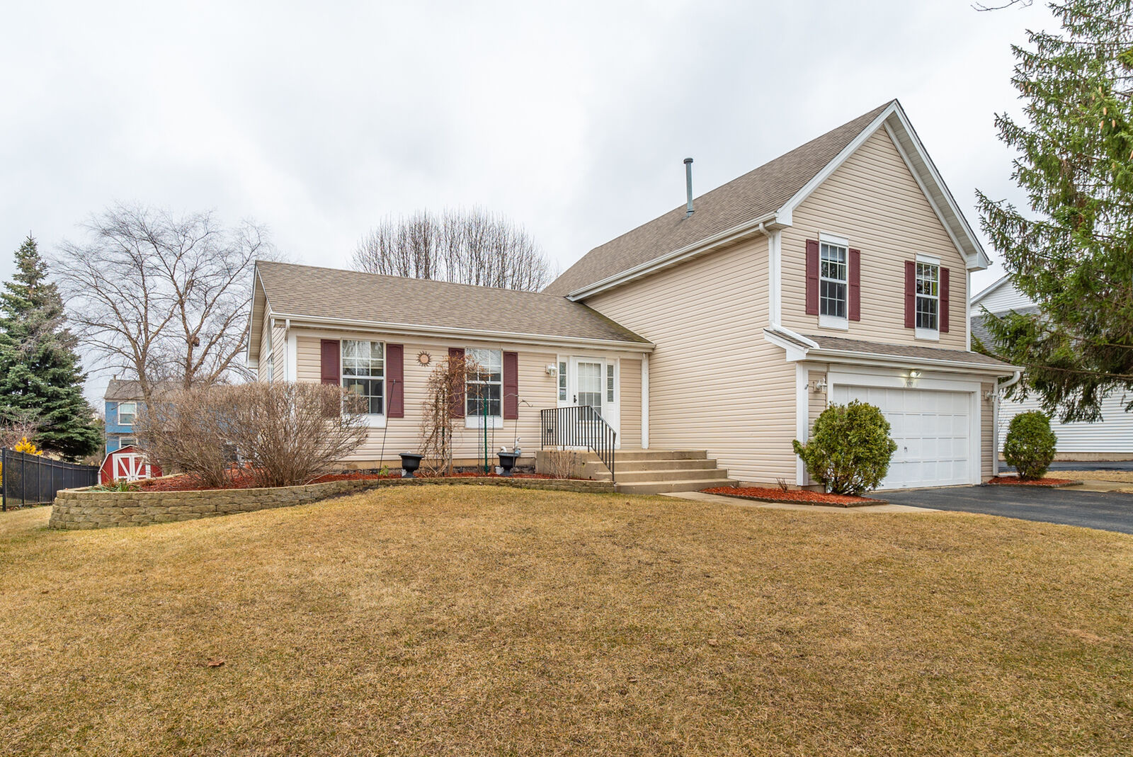 Property Photo:  1097 Oak Wood Drive  IL 60188 