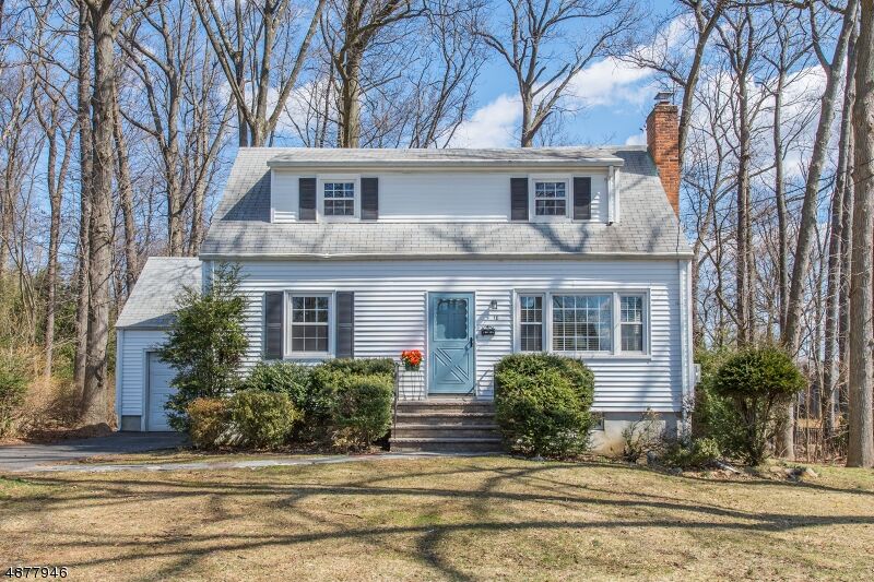 Property Photo:  18 Hilltop Ter  NJ 07470 