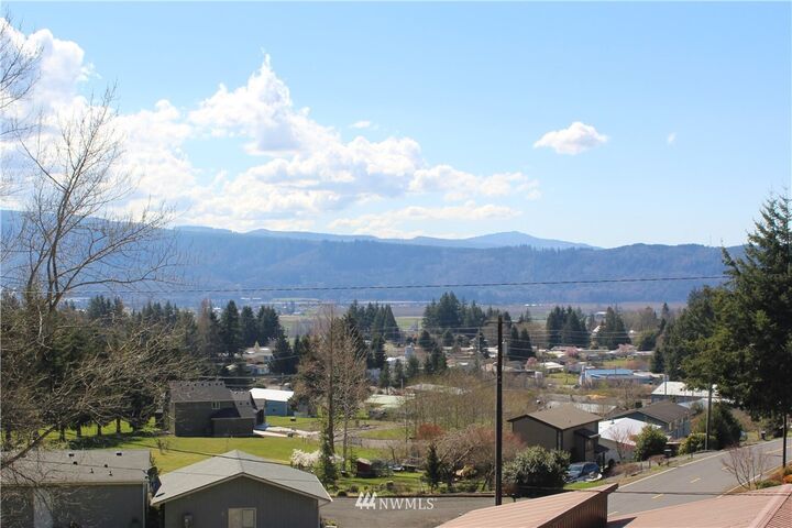 Property Photo:  37 Clover Street  WA 98612 