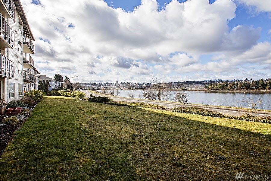 Property Photo:  904 East Bay Dr NE B103  WA 98506 