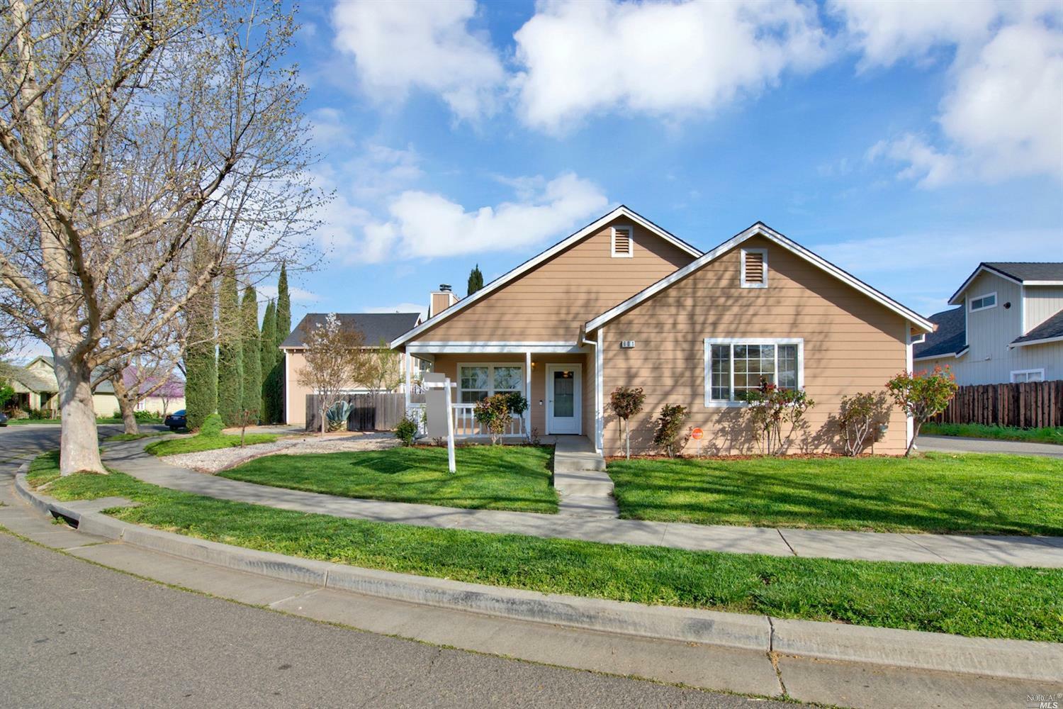 Property Photo: 601 Creekside Way CA 95694