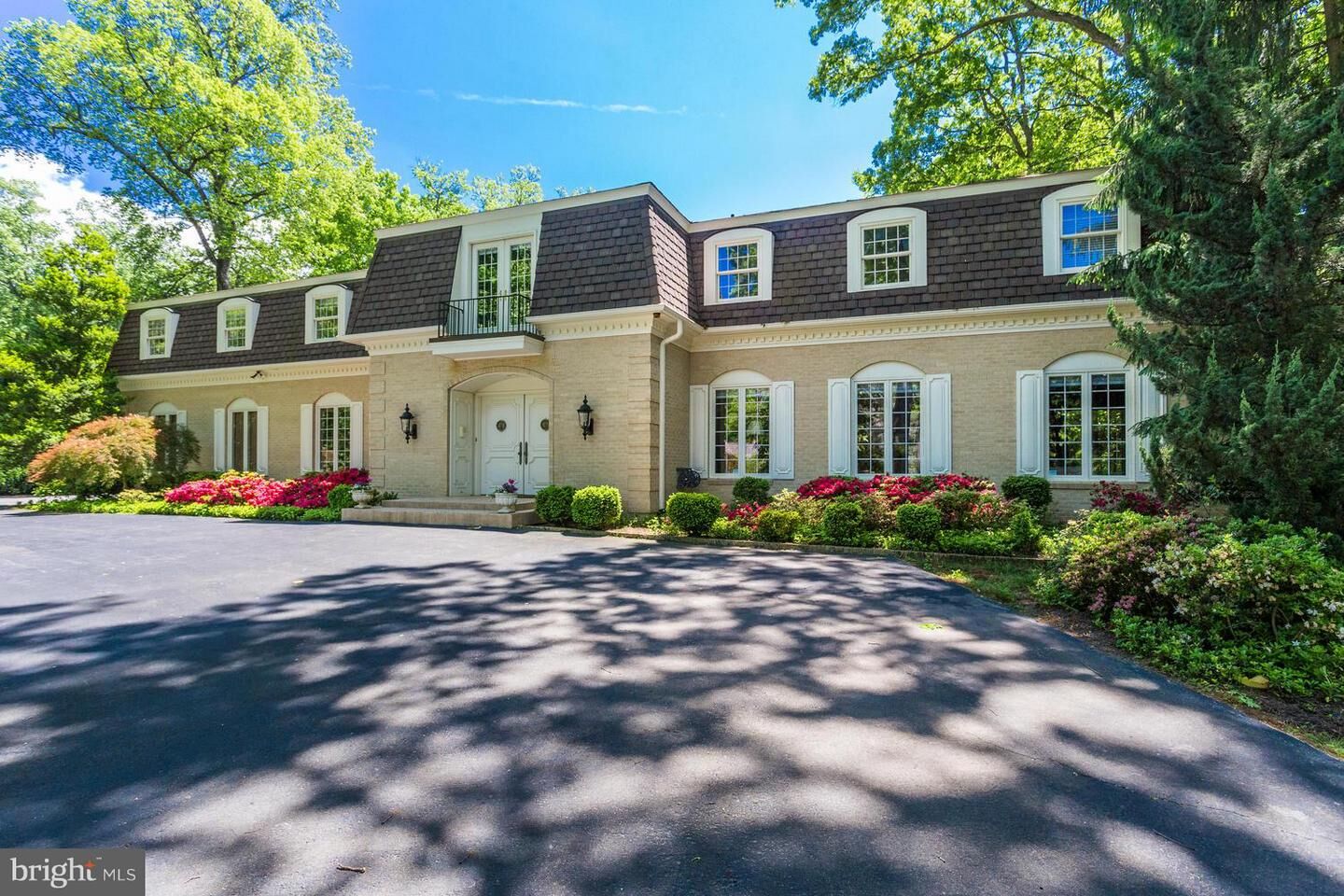 Property Photo: 8609 Brook Road VA 22102
