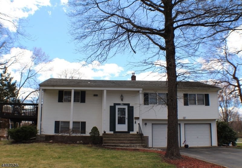 Property Photo:  2 Lynn Ct  NJ 07035 