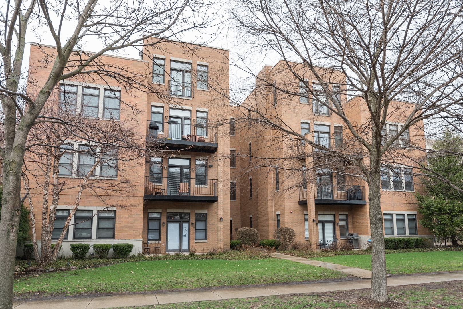 Property Photo:  821 Foster Street 1N  IL 60201 