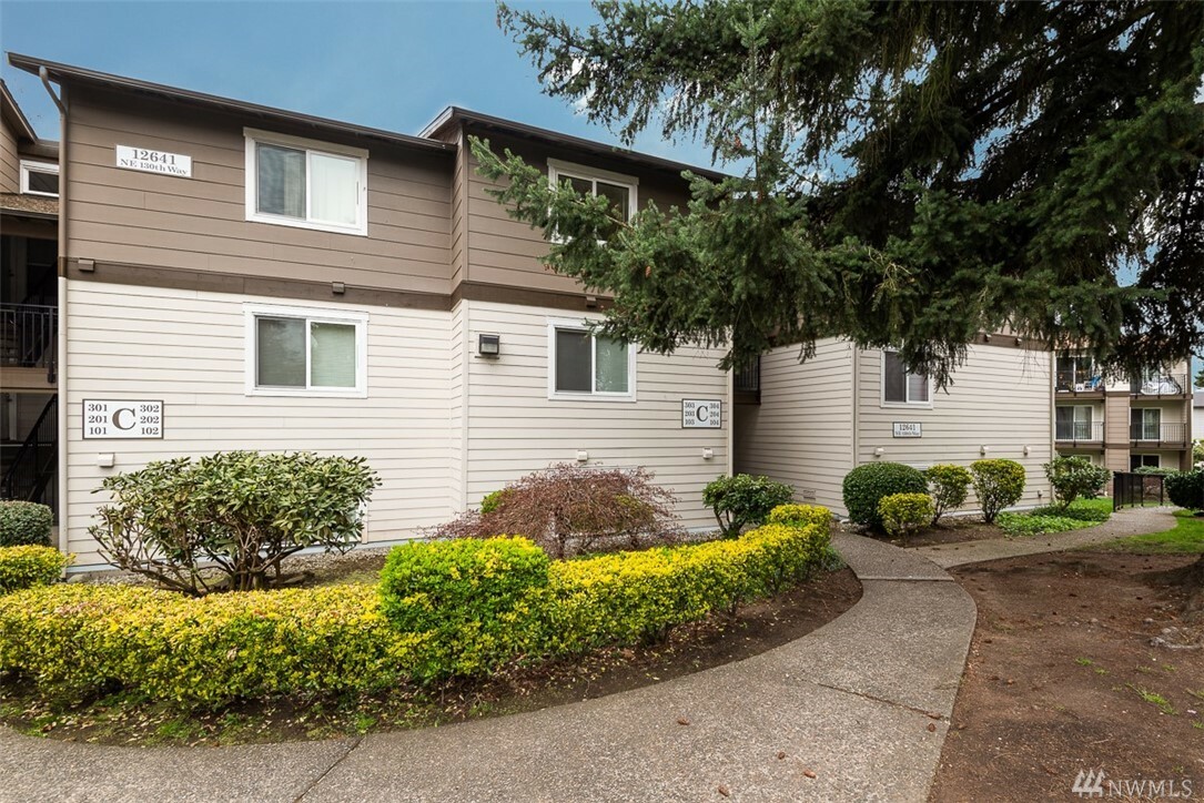 Property Photo:  12641 NE 130th Wy C303  WA 98034 