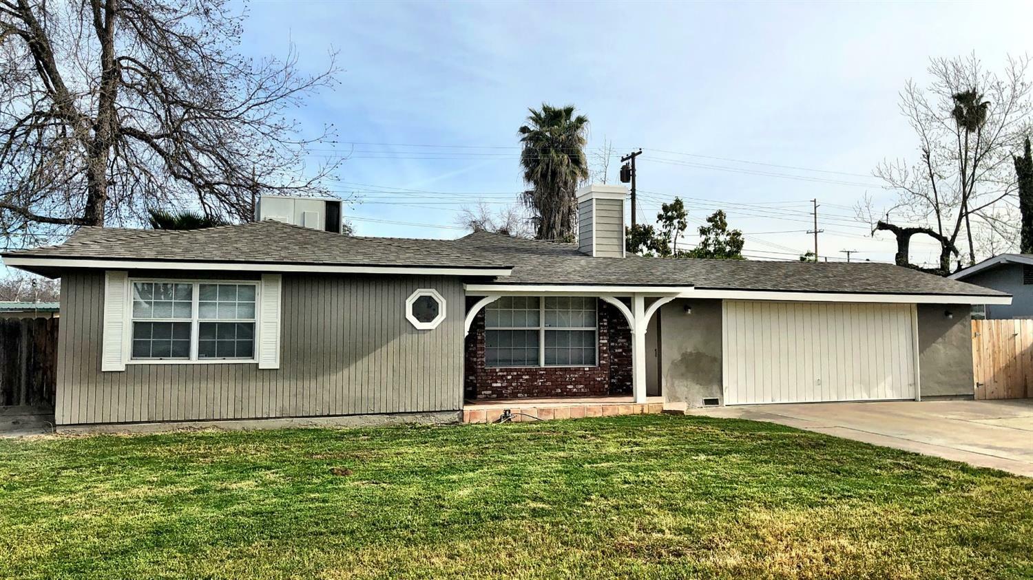 1000 W Lark Avenue  Visalia CA 93291 photo