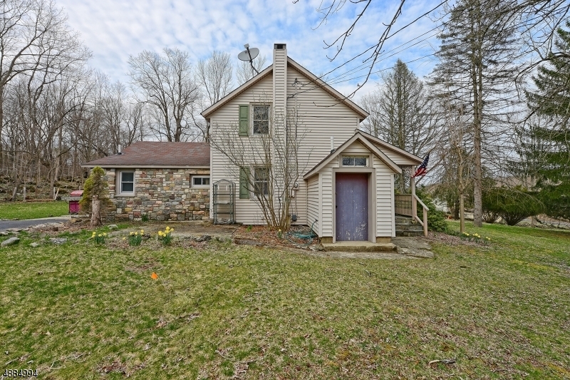 Property Photo:  3 Mc Cloud Ln  NJ 07871 