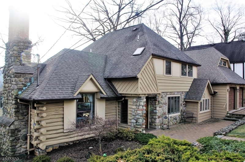 Property Photo:  29 Oakwood Trl  NJ 07871 