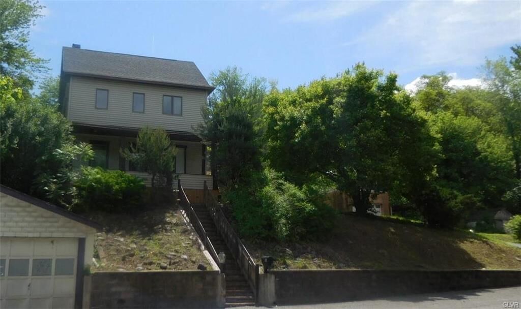 Property Photo:  410 State Road  PA 18071 