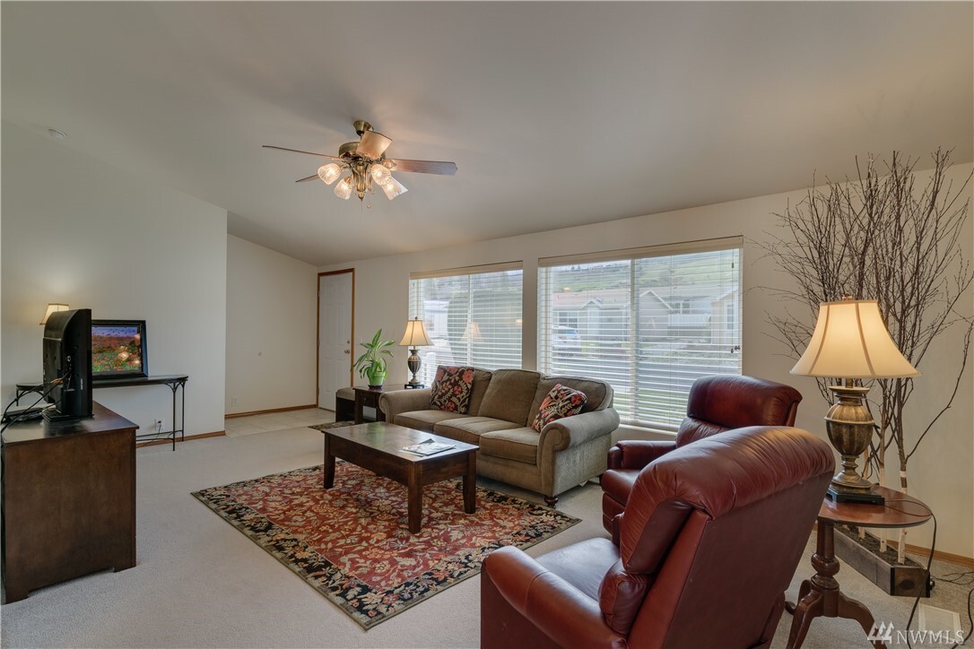 Property Photo: 1243 Woods St WA 98801