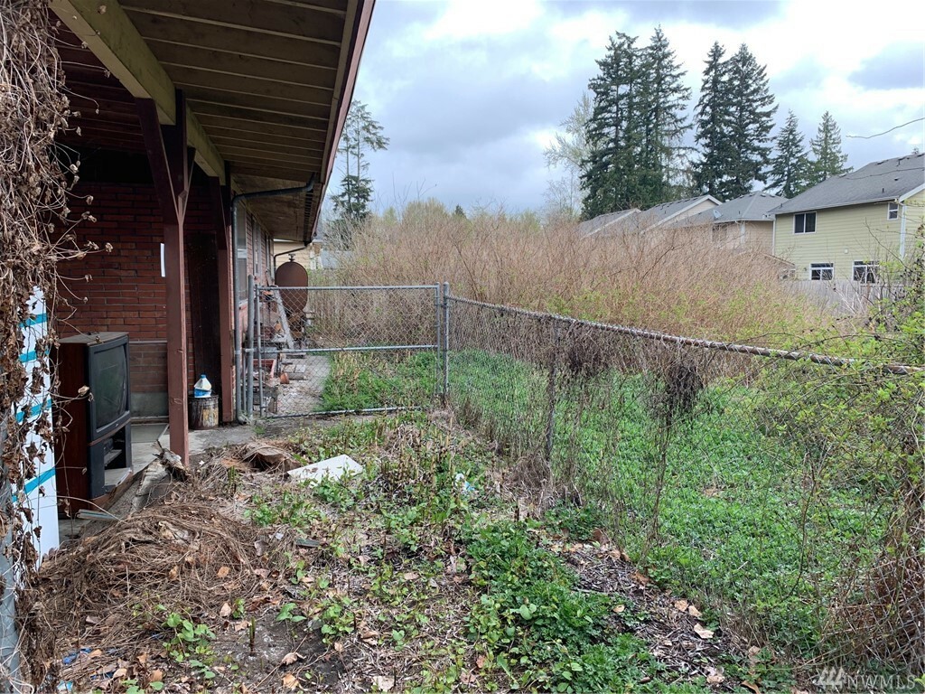 Property Photo: 14825 Manor Wy WA 98087