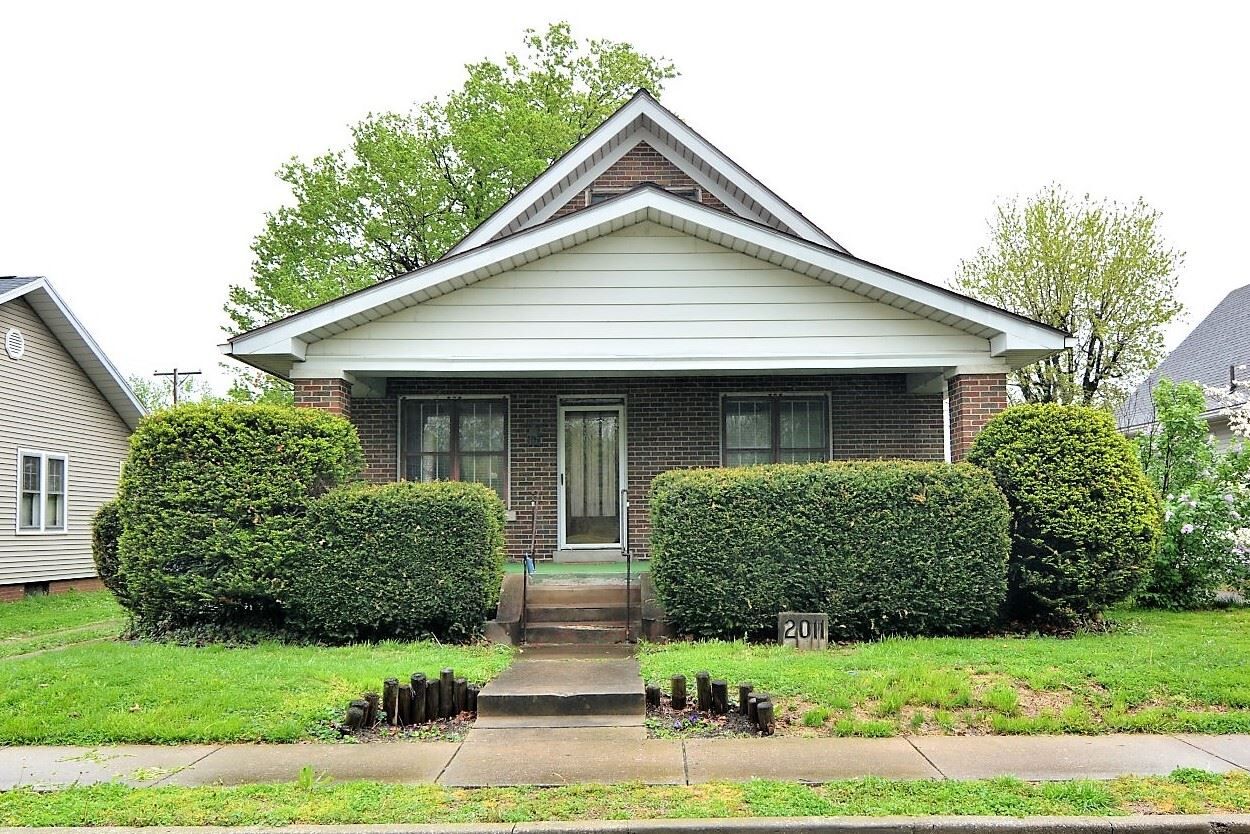 Property Photo:  2011 N Heidelbach Avenue  IN 47711 