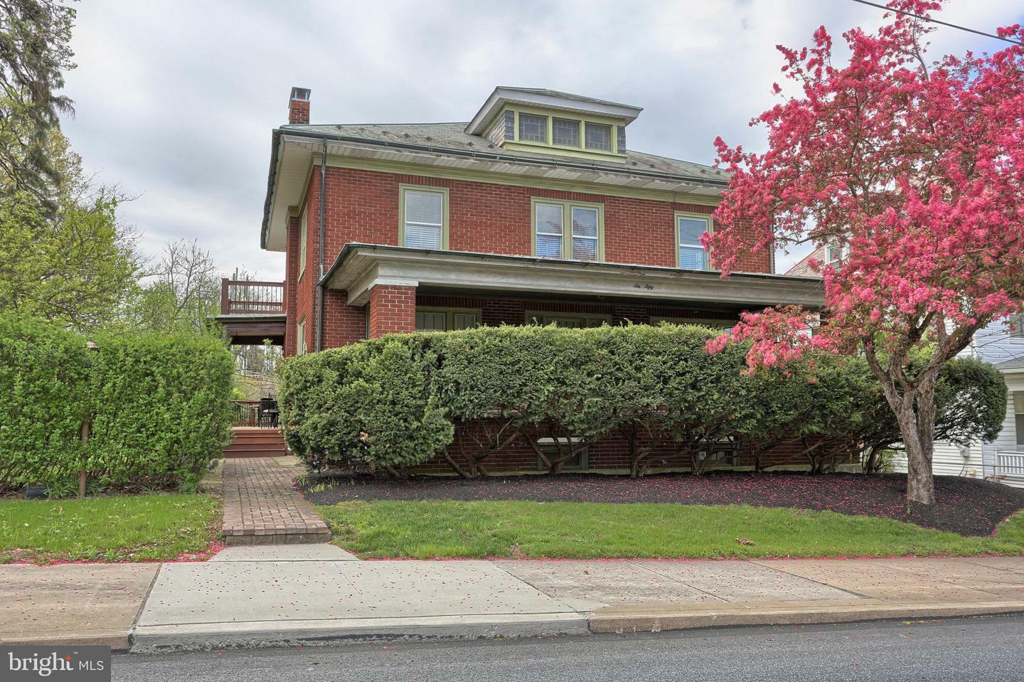 Property Photo: 650 S Market Street PA 17022