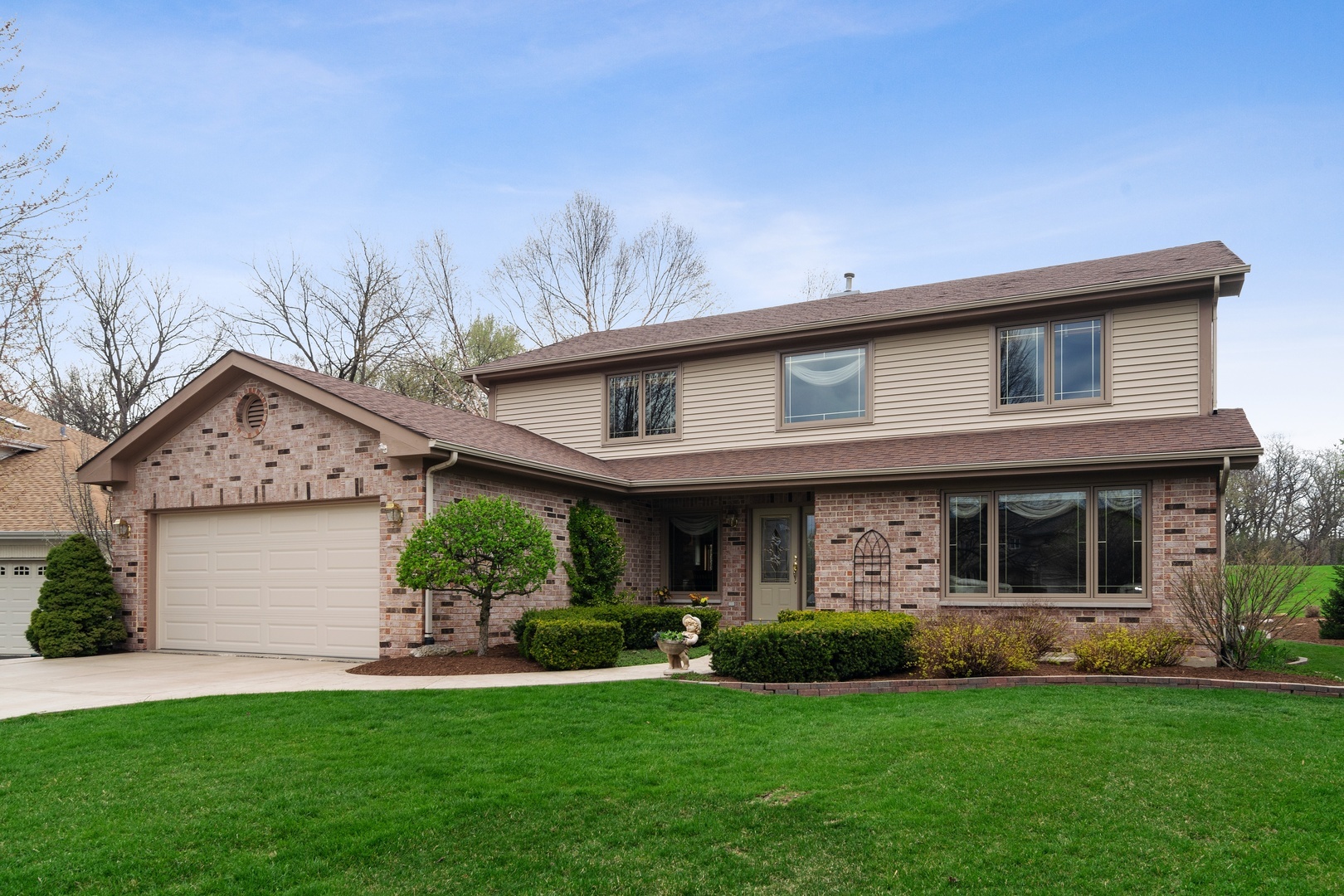 Property Photo:  824 Kent Circle  IL 60103 