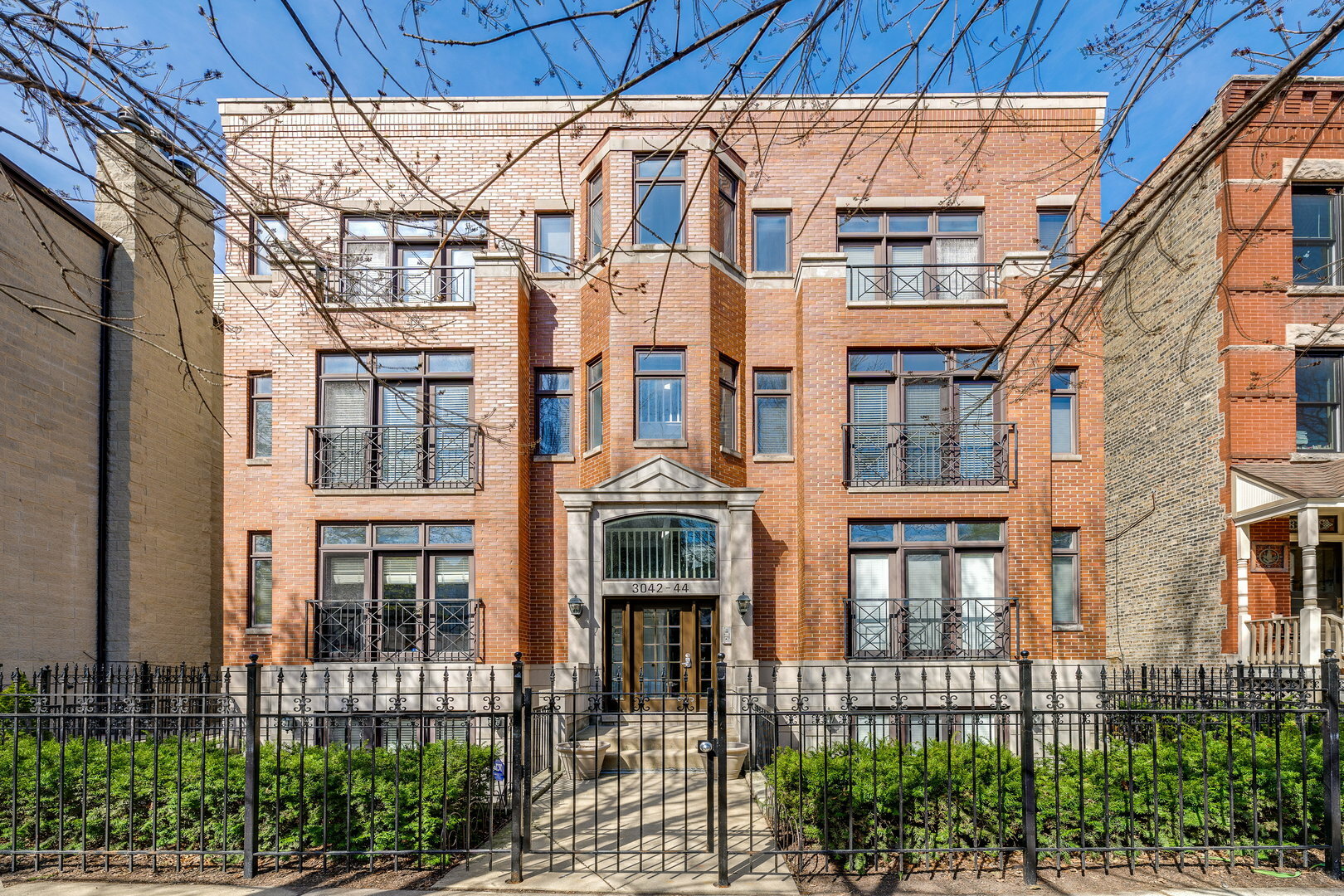 Property Photo:  3044 North Kenmore Avenue 3N  IL 60657 