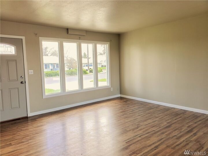 Property Photo:  1205 Arlington Dr  WA 98837 