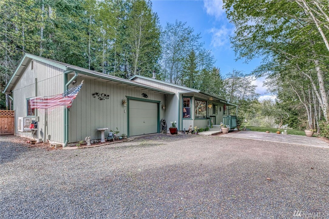 Property Photo:  1068 Puget Dr E  WA 98366 