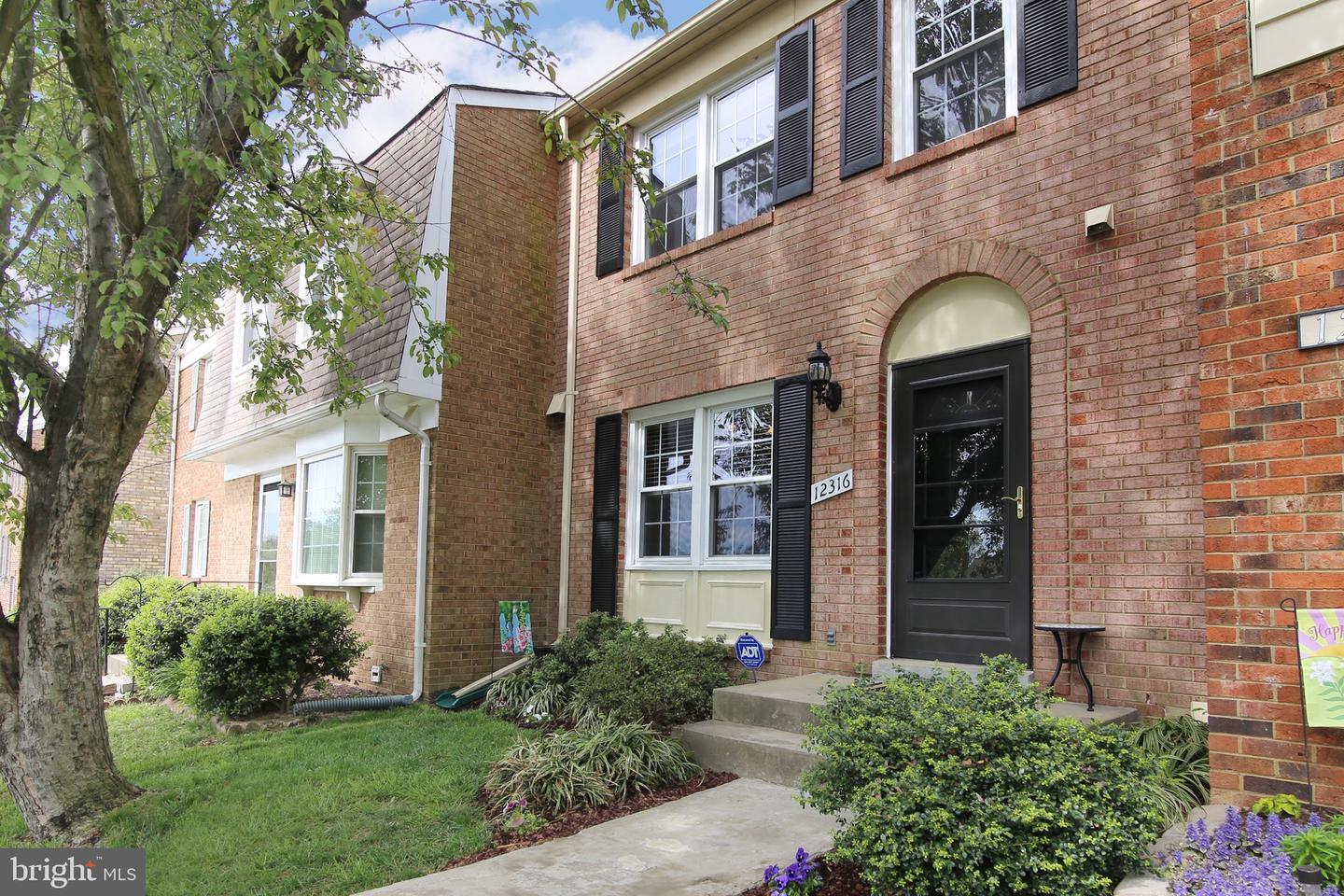 Property Photo: 12316 Chickasaw Court VA 22192