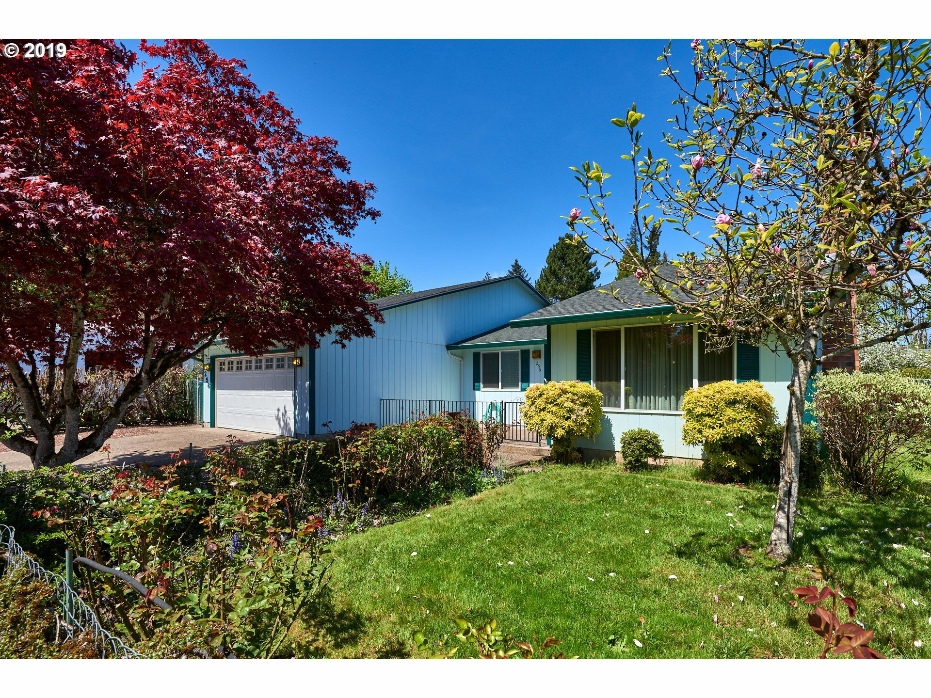 Property Photo: 256 NE Kingwood Ct OR 97128