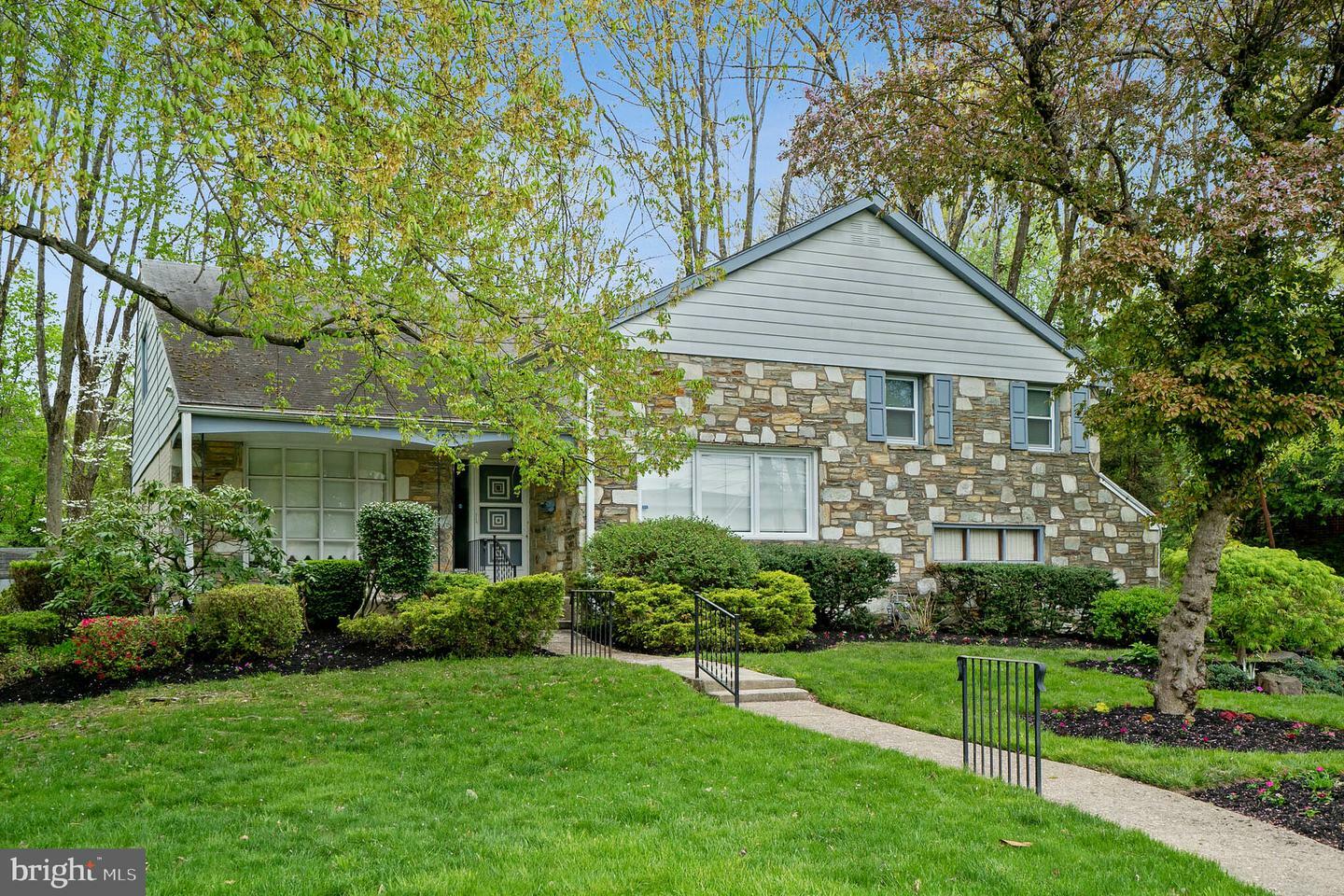 Property Photo:  1931 Fawn Drive  PA 19038 