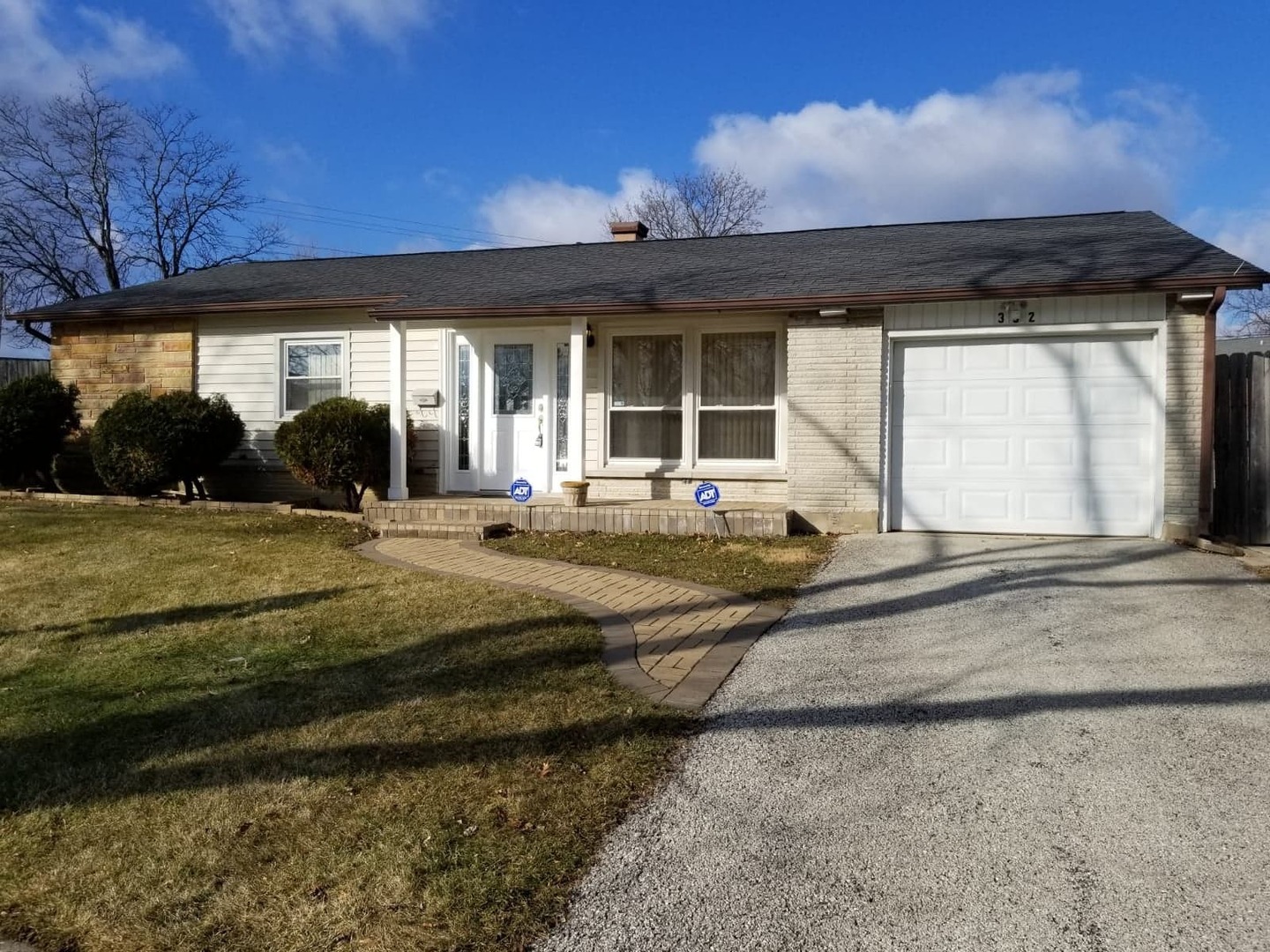 Property Photo:  392 Lillian Lane  IL 60016 